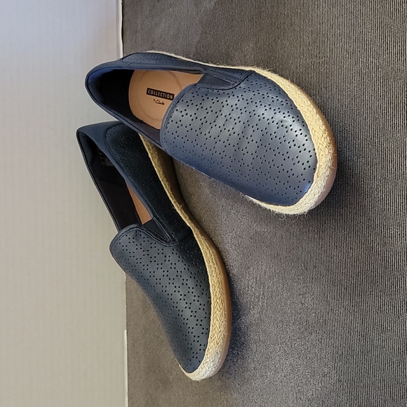 Clarks Shoes - Clark's Collection women's size 11W navy blue loafers